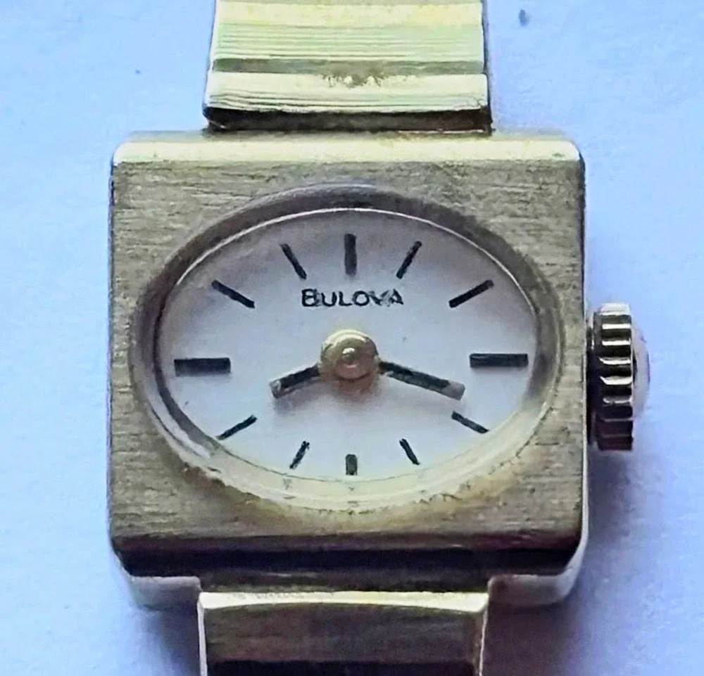 Vintage Bulova N8 Women's Gold Tone Watch Head & Partial Bracelet Runs